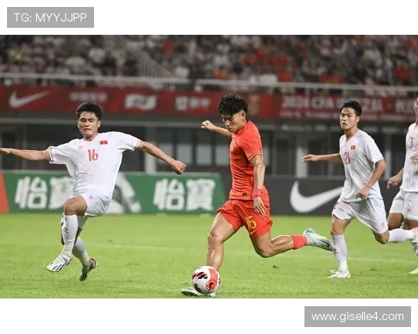 2023年足球赛季表现稳健，激情四溢的比赛与突破性瞬间引人关注